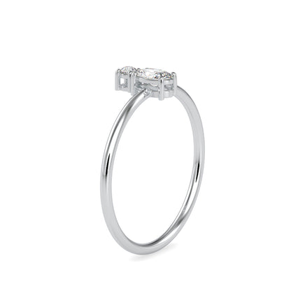 Oval Benign Diamond Ring